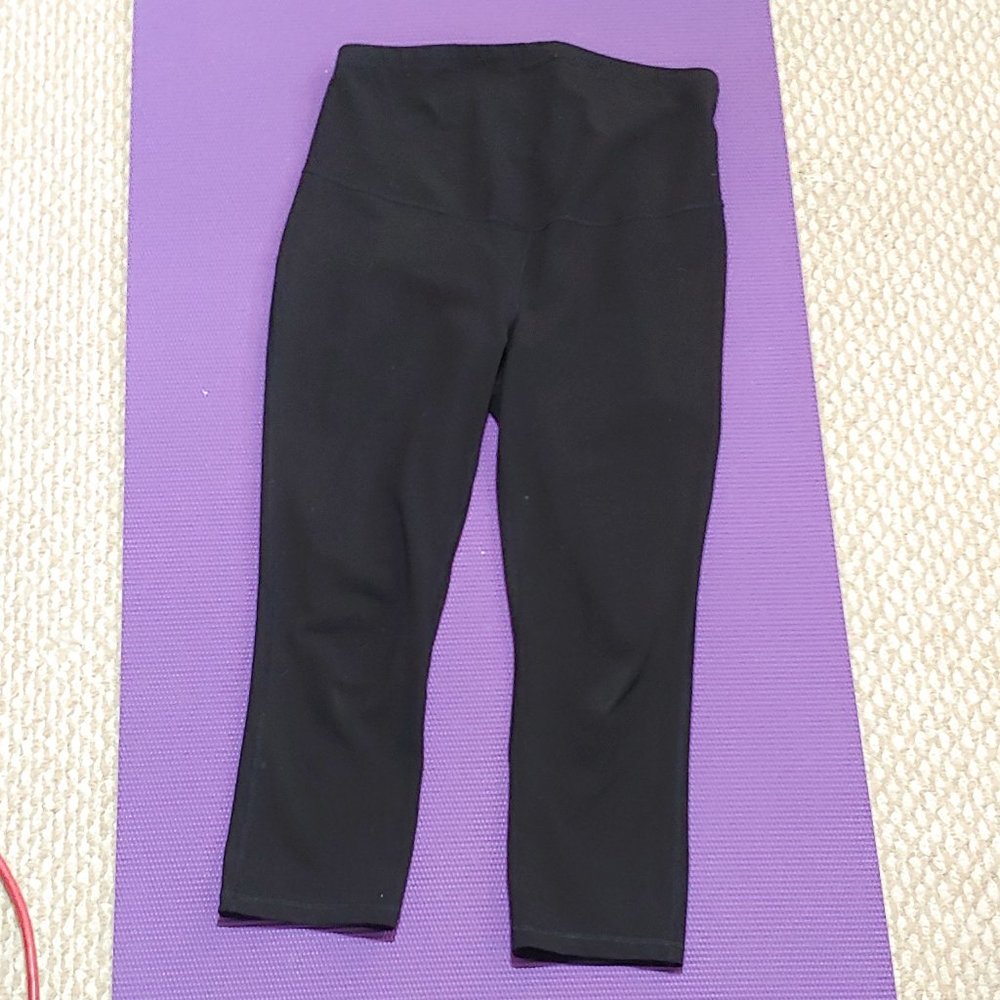 Maternity capri leggings